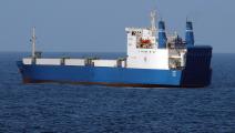 سفينة حربية أميركية تحاصر القراصنة الصوماليين (getty)
