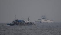 سفينة صينية قرب قارب فيليبيني في بحر الصين الجنوبي 15 5 2024 (Getty)