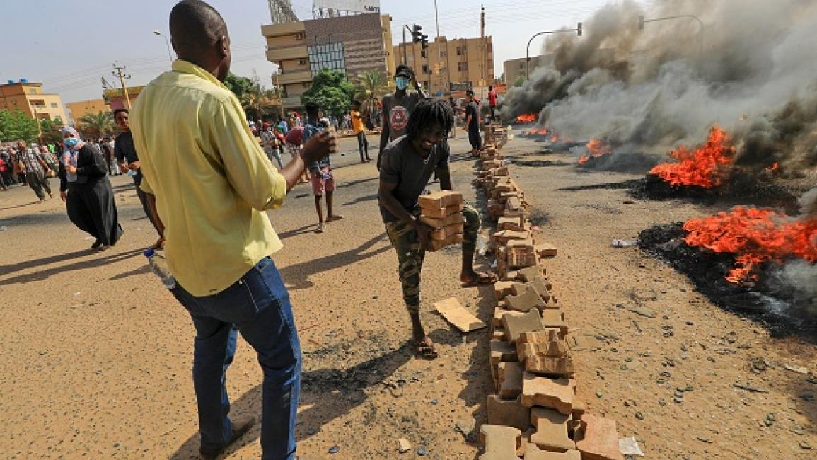 تظاهرات رفضاً للانقلاب في السودان (فرانس برس)