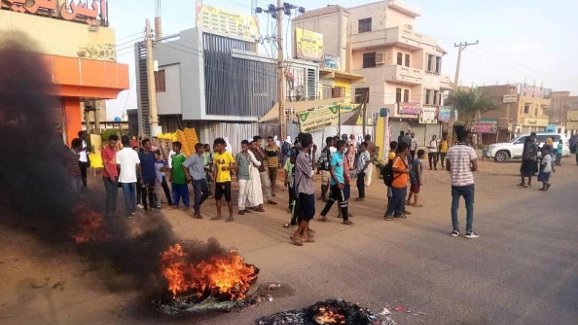 تظاهرات رفضاً للانقلاب في السودان (الأناضول)