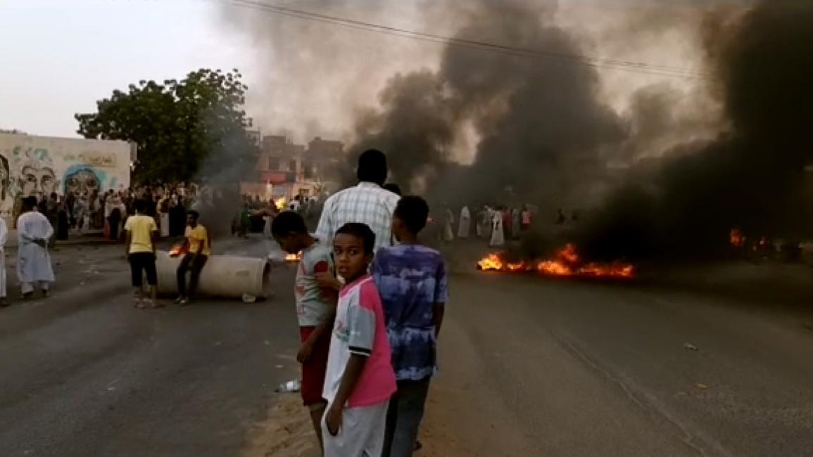 تظاهرات رفضاً للانقلاب في السودان (الأناضول)