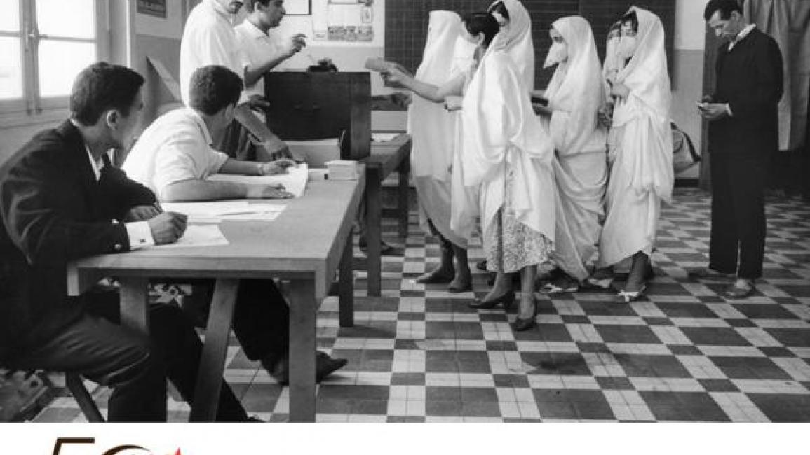 جزائريات أثناء المشاركة في استفتاء 1962 (تويتر)