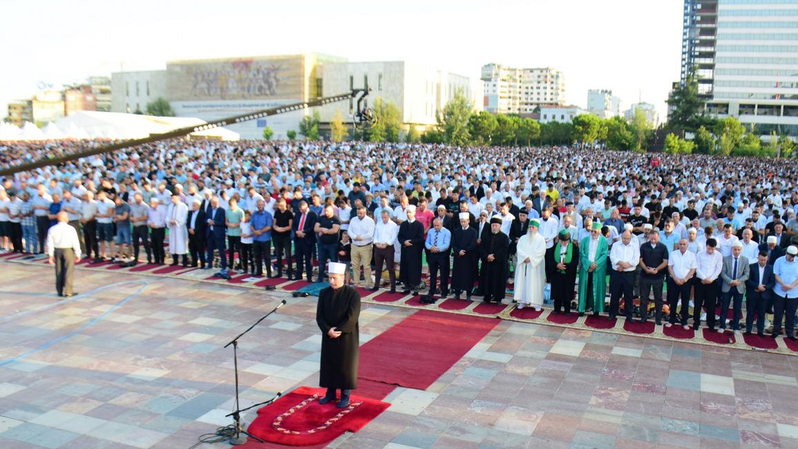 المسلمون يحتشدون لصلاة العيد حول العالم رغم احترازات كورونا