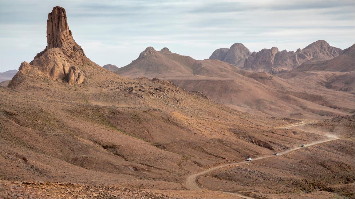 توجد بجبال الهقار إحدى أعلى القمم بالجزائر وهي: قمة تاهات أتاكور 3003م (Getty)