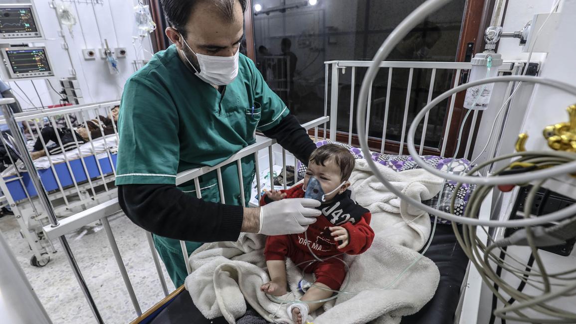 نقص المساعدات يحرم الآلاف من الرعاية الصحية شمال غربي سورية