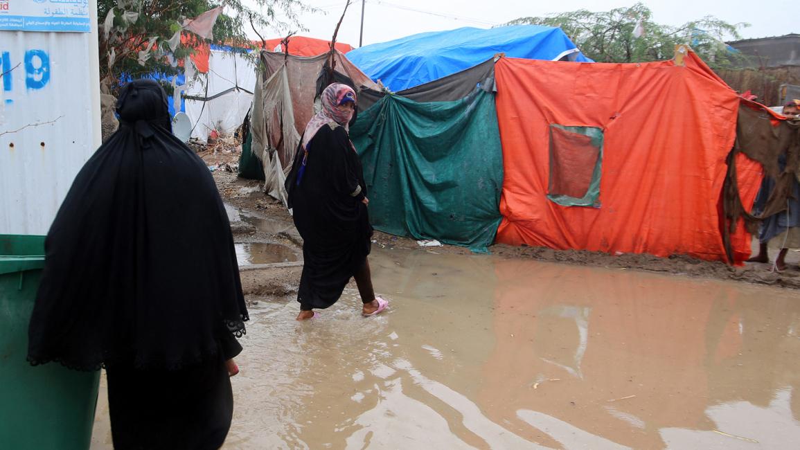 مياه الأمطار زادت معاناة النازحين في الخيم (خالد زياد/Getty)