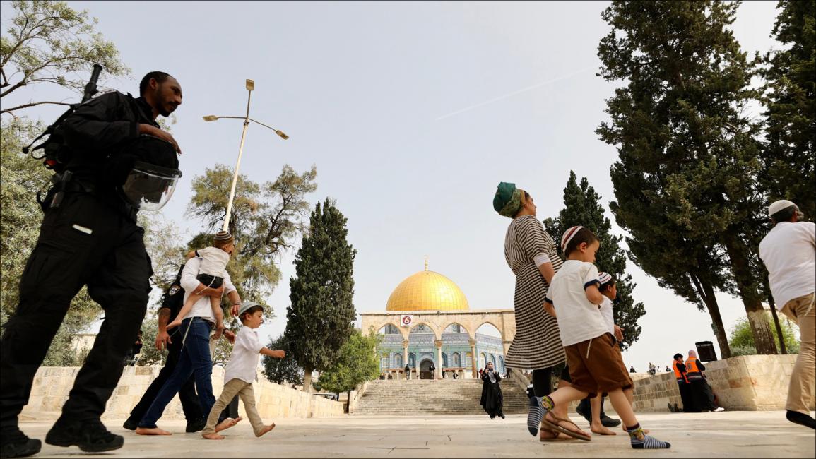 مستوطنون إسرائيليون يقتحمون ساحات المسجد الأقصى
