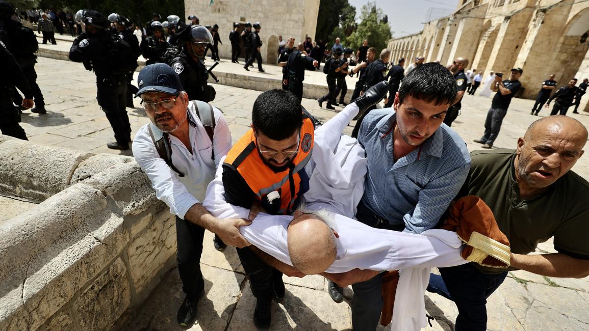 إصابة مسن فلسطيني على يد قوات الاحتلال (مصطفى الخروف/الأناضول)