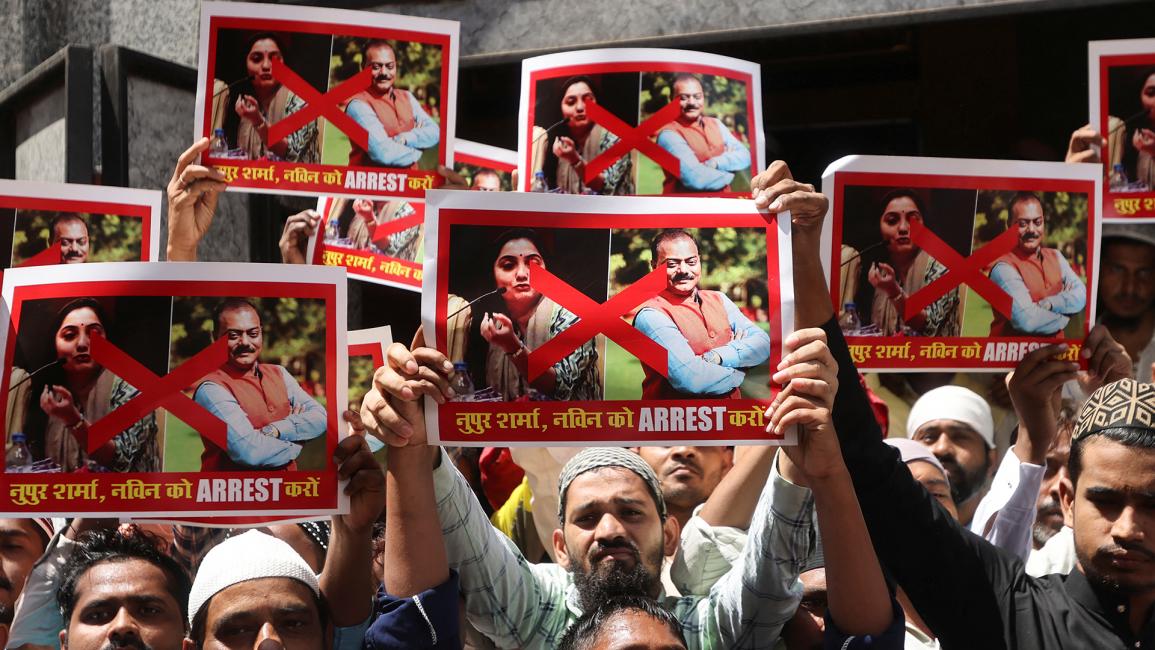 ملصقات تطالب باعتقال نوبور شارما وطرد نافين جندال - الهند (رويترز / فرانسيس ماسكاريناس)