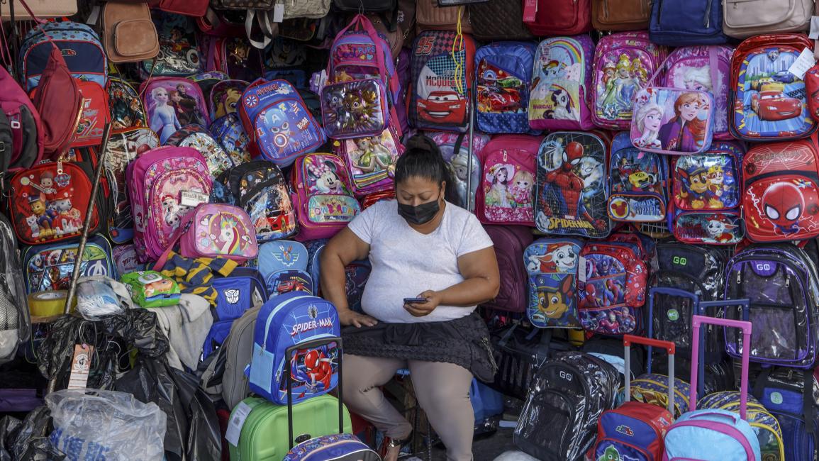 حقائب بأشكال عديدة للبيع في السلفادور (كاميليو فريدمان/ Getty)