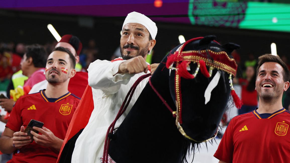 الجماهير المغربية تلهب المدرجات قبل مباراة المنتخب المغربي والإسباني