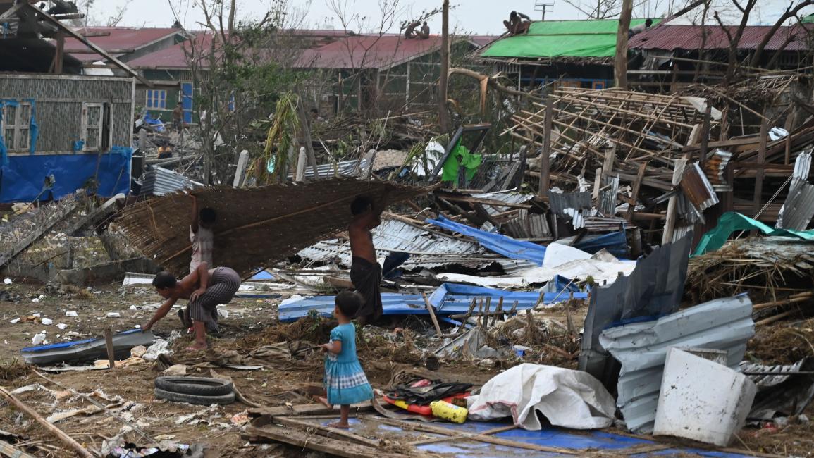 ترك الإعصار الآلاف بلا مأوى (ساي أونغ ماين/فرانس برس)