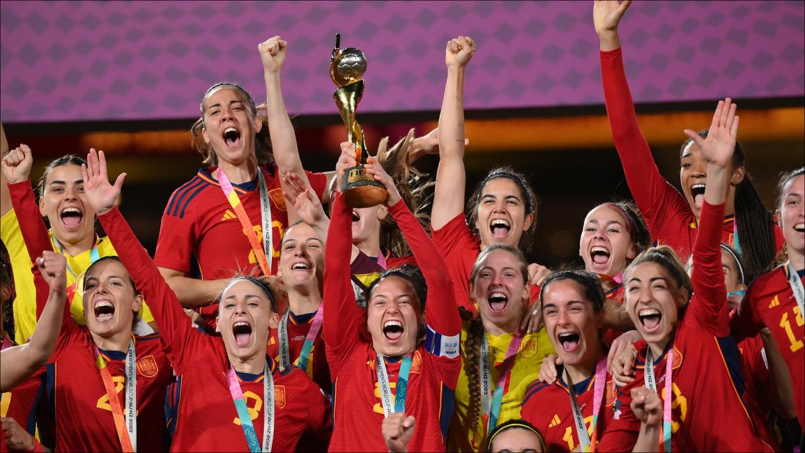 فرحة الإسبانيات بالتتويج التاريخي بعد الفوز على منتخب إنكلترا (جاستن سيتيرفيلد/(Getty