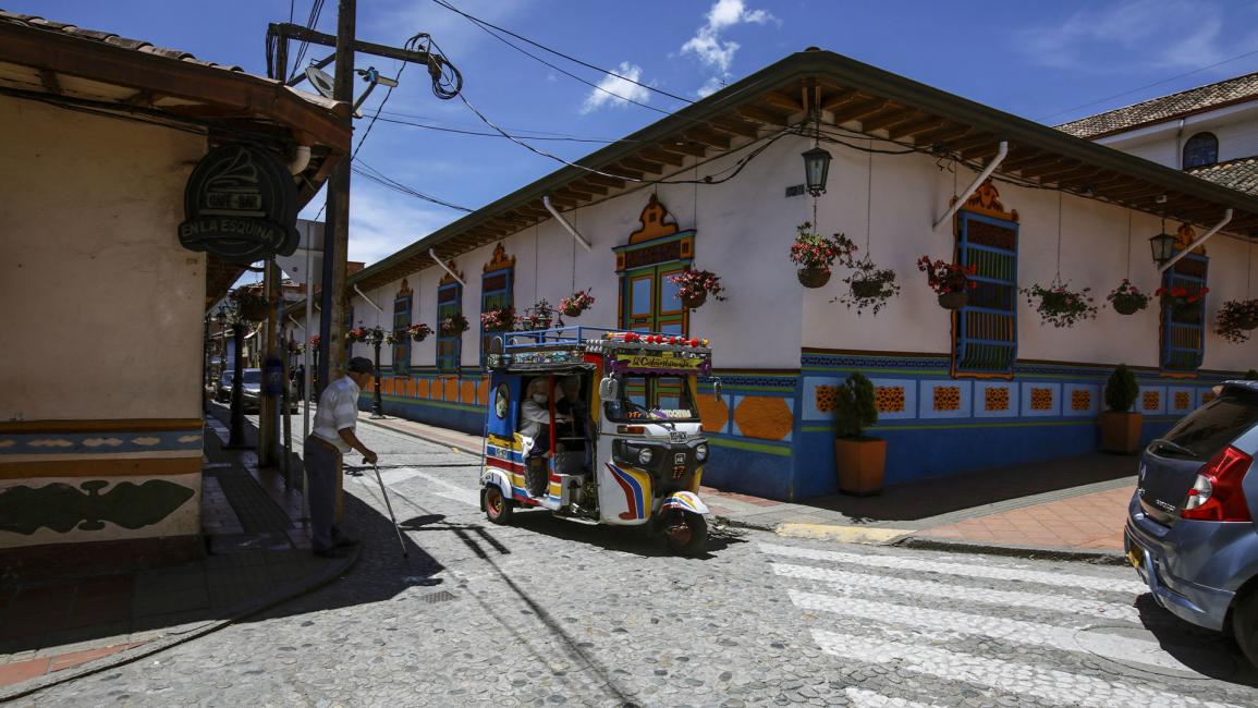 بلدة غواتابي الكولومبية الشهيرة بطبيعتها الخلابة ومنازلها الملونة