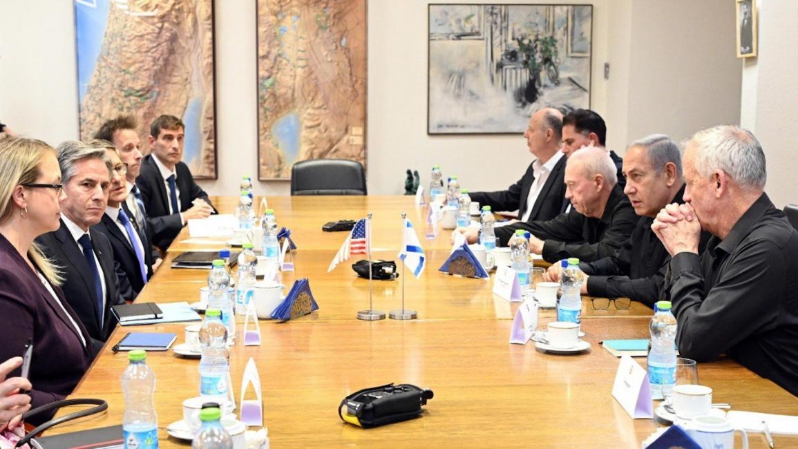 وزير خارجية أميركا أنتوني بلينكن يعقد اجتماعا مع كابينت الحرب الإسرائيلي في تل أبيب في 16/10/2023 (الأناضول)