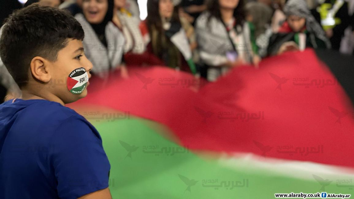 متظاهرين مؤيدين لفلسطين يتجمعون بالقرب من السفارة الإسرائيلية في لندن