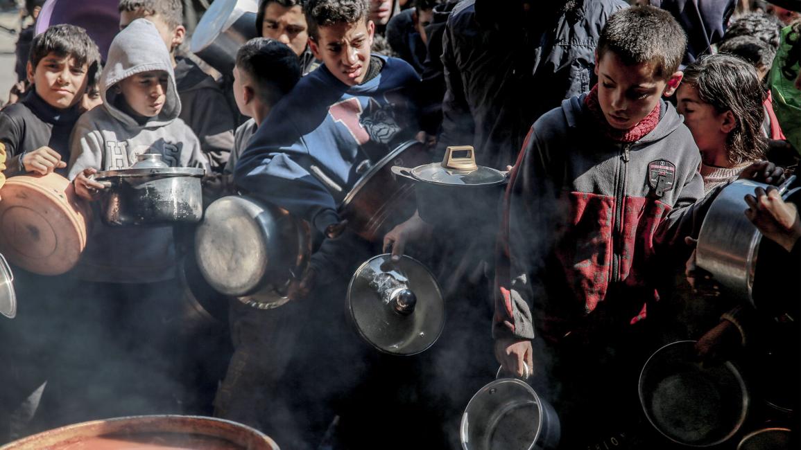 الجوع يواصل الفتك بأهالي غزة.. الأطفال يئنون بأمعاء فارغة