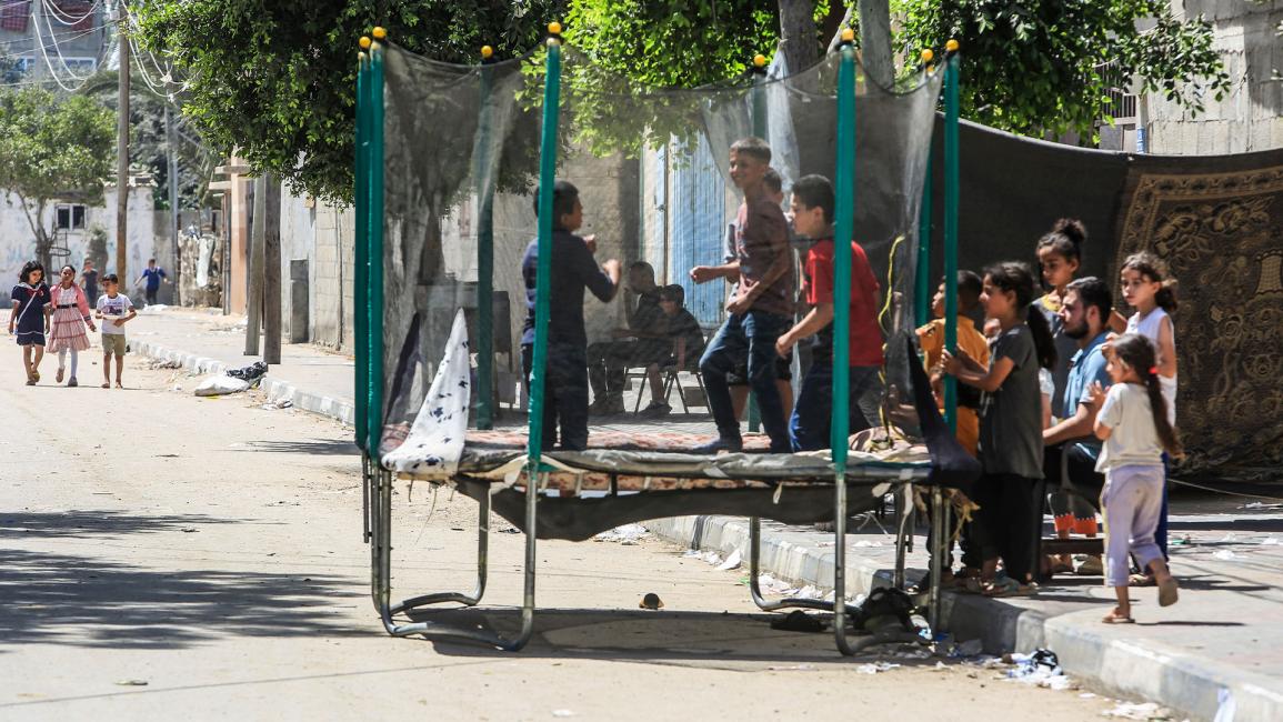 أطفال غزة يبحثون عن فسحة أمل ولعب خلال العيد