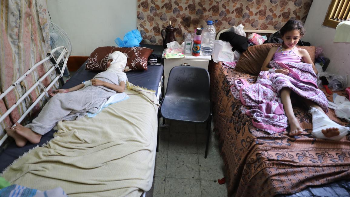 دمر الاحتلال القطاع الصحي في غزة بشكل كبير، وأصبح علاج الأطفال المصابين أمراً في غاية الصعوبة (داود أبو الكاس/الأناضول)