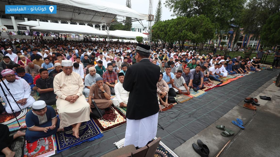 المسلمون يؤدون صلاة العيد حول العالم والدعاء يتوحد من أجل غزة