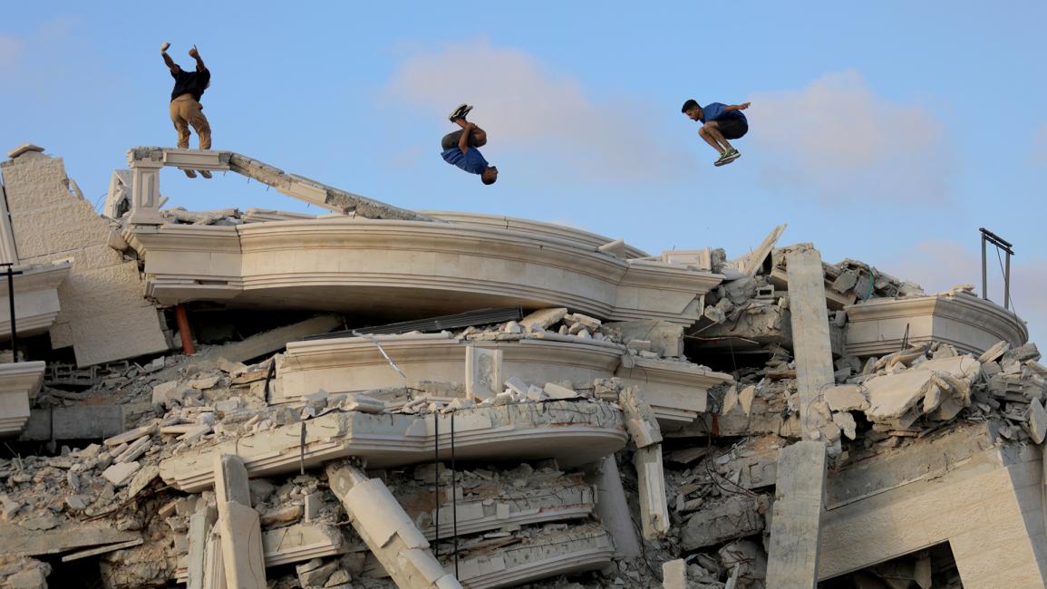 خلّف القصف الإسرائيلي دماراً هائلاً بالمباني والمنشآت (حسن جدي/الأناضول)