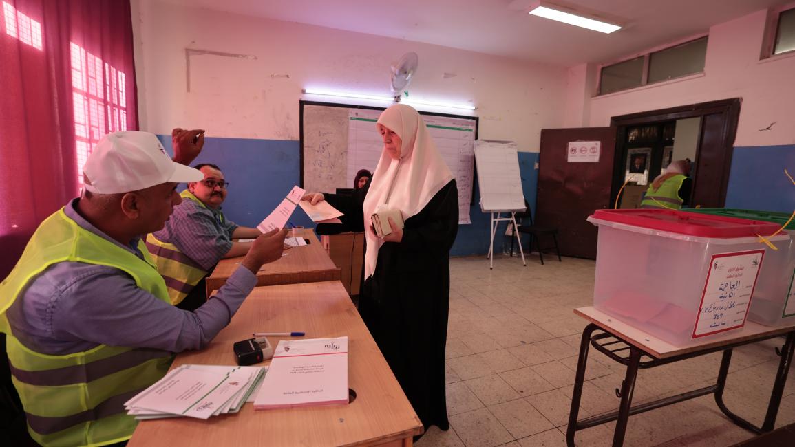 أدنية تدلي بصوتها في أحد المراكز الانتخابية (10/9/2024 Getty)