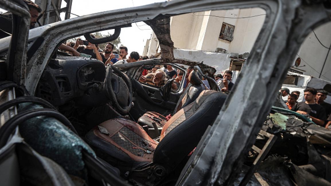 سيارة تعرضت للتدمير إثر قصف إسرائيلي بدير البلح، 4 يونيو 2024 (الأناضول)