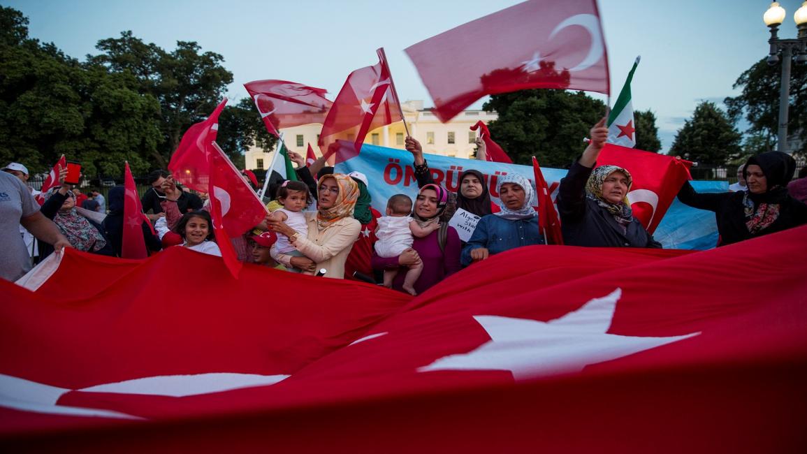 أتراك يحتجون أمام البيت الأبيض ضد الانقلاب