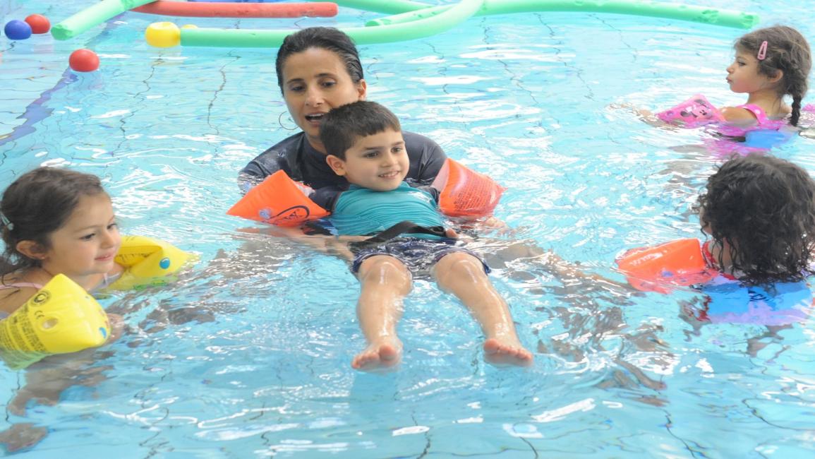 عفيفة زعطوط مدربة السباحة في حيفا (العربي الجدبد)