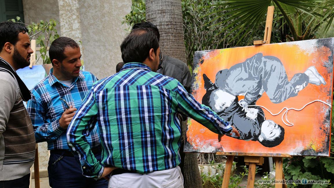 لوحات فنية في غزة توثق الاعتداءات على القطاع الصحي