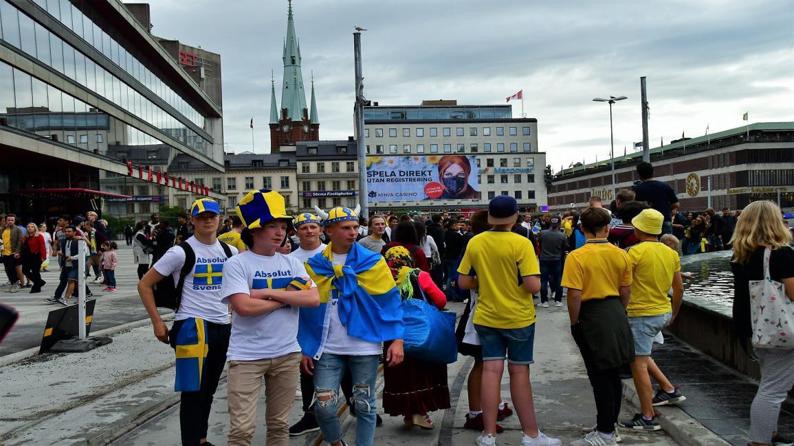 حرب العصابات تفسد فرحة السويديين بانتصار فريقهم (أتيلا ألتونتاس/الأناضول)