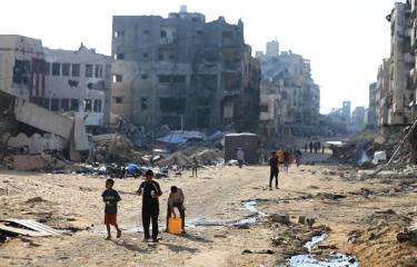 نزوح فلسطينيين في مدينة غزة وسط الدمار، 9 يوليو 2024 (داوود أبو الكاس/الأناضول)