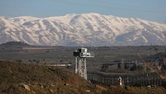 برج مراقبة قرب السياج الحدودي الإسرائيلي مع سورية في الجولان، 9 فبراير 2022 (فرانس برس)