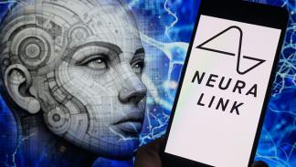 نيورالينك تطور شريحة دماغية جديدة، 30 يناير 2024  (جوناثان را/Getty)