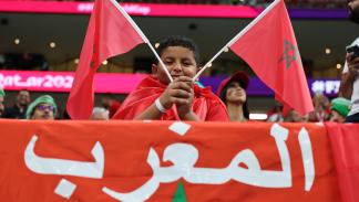 طفل يشجع منتخب المغرب في كأس العالم في قطر عام 2022 (يوسف لوعيدي/Getty)