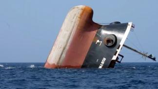 سفينة الشحن روبيمار أثناء غرقها في مياه البحر الأحمر يوم 7 مارس 2024 (Getty)