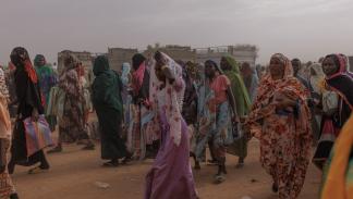 يضاعف النزوح واللجوء مخاطر العنف الجنسي (دان كيتوود/Getty)