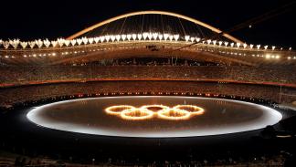 صورة من حفل افتتاح أولمبياد أثينا 2004 في اليونان (إيان والدي/Getty)