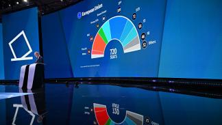 نتائج الانتخابات الأوروبية الأولية في مقر البرلمان، 9 يونيو 2024 (دورسون أيديمير/الأناضول)
