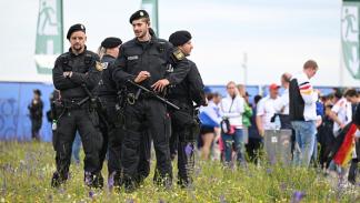 الشرطة تؤمن مداخل المشجعين في ملعب ميونيخ 15 يونيو 2024 (Getty)