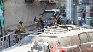 عناصر من الجيش بموقع غارة الاحتلال على الضاحية، 31 يوليو 2024 (أنور عمرو/فرانس برس)