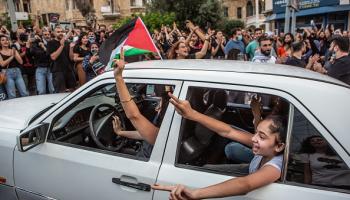 بعض المشاركين في هبة الكرامة بحيفا بالداخل الفلسطيني، 18 مايو 2021 (Getty)