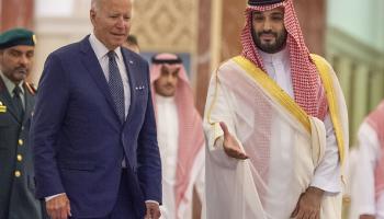 ولي العهد السعودي محمد بن سلمان يستقبل بايدن في جدة، 15 يوليو 2022 (الأناضول)