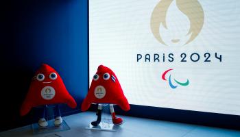 تميمة أولمبياد باريس 2024 (ديميتار ديلكوف/ فرانس برس)
