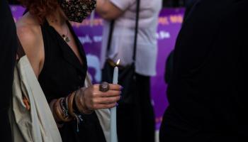 تحرك ضد جرائم قتل النساء (ماريا شورداري/ Getty)