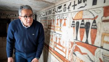 وزير السياحة والآثار يتفقد الكشف الأثري الجديد (وزارة السياحة والآثار/فيسبوك)