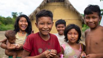 أطفال من السكان الأصليين في إقليم يانومامي (أندريسا أنهوليت/ Getty)