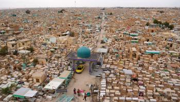مقبرة وادي السلام في النجف في العراق (قاسم الكعبي/ فرانس برس)