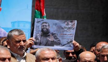  أمام مقر اللجنة الدولية للصليب الأحمر في غزة احتجاجا على مقتل خضر عدنان في السجون الإسرائيلية في 2/5/2023 (Getty)