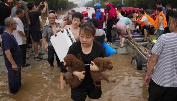 عملية إجلاء في الصين وسط الفيضانات (أسوشييتد برس)